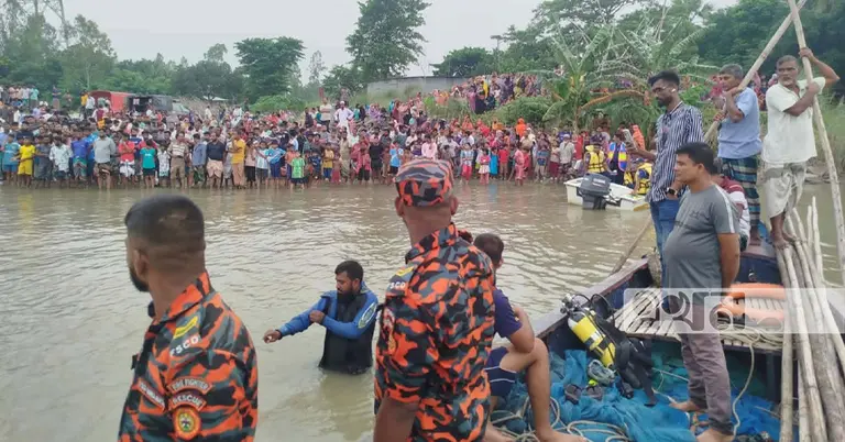 পুলিশ ও ফায়ার সার্ভিসের উদ্ধার অভিযান